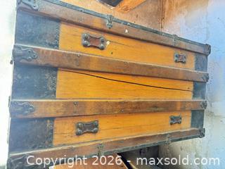 MaxSold Auction: Vintage Large Rolling Trunk  - Thousand Oaks (California, USA) PARTNER MANAGED Estate Sale Online Auction - Camino Roberto