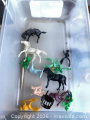 MaxSold Auction: Vintage Roy Rogers Double R Bar Ranch Toy Set - Thousand Oaks (California, USA) PARTNER MANAGED Estate Sale Online Auction - Camino Roberto