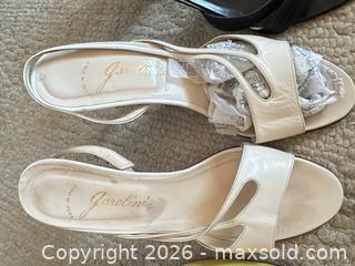MaxSold Auction: Vintage Women's Shoes 1980's Pumps and Heels - Thousand Oaks (California, USA) PARTNER MANAGED Estate Sale Online Auction - Camino Roberto