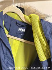 MaxSold Auction: Women's and Unisex Coat Closet  - Thousand Oaks (California, USA) PARTNER MANAGED Estate Sale Online Auction - Camino Roberto