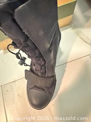 MaxSold Auction: Women’s Boots 7 and 7.5 size - Thousand Oaks (California, USA) PARTNER MANAGED Estate Sale Online Auction - Camino Roberto