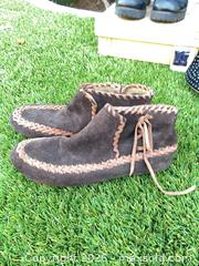 MaxSold Auction: Women’s Boots & Heels- size 7 and 7.5 - Thousand Oaks (California, USA) PARTNER MANAGED Estate Sale Online Auction - Camino Roberto