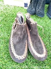 MaxSold Auction: Women’s Boots & Heels- size 7 and 7.5 - Thousand Oaks (California, USA) PARTNER MANAGED Estate Sale Online Auction - Camino Roberto