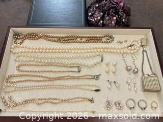 MaxSold Auction: Women’s Vintage Pearl Necklaces and More  - Thousand Oaks (California, USA) PARTNER MANAGED Estate Sale Online Auction - Camino Roberto