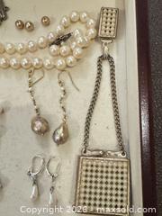 MaxSold Auction: Women’s Vintage Pearl Necklaces and More  - Thousand Oaks (California, USA) PARTNER MANAGED Estate Sale Online Auction - Camino Roberto