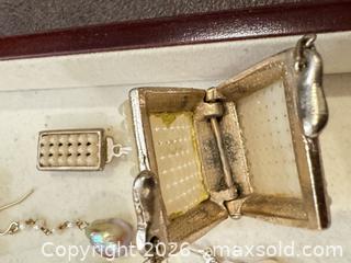 MaxSold Auction: Women’s Vintage Pearl Necklaces and More  - Thousand Oaks (California, USA) PARTNER MANAGED Estate Sale Online Auction - Camino Roberto