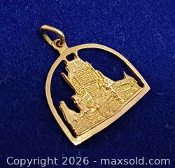 MaxSold Auction: 14K Gold Pendant Marked  - Toronto (Ontario, Canada) PARTNER MANAGED Reseller Online Auction - Queen Street West