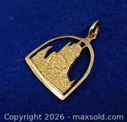 MaxSold Auction: 14K Gold Pendant Marked  - Toronto (Ontario, Canada) PARTNER MANAGED Reseller Online Auction - Queen Street West