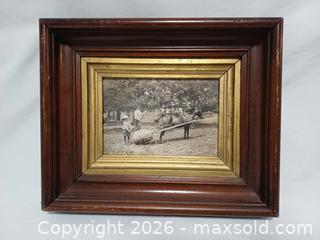 MaxSold Auction: 2 Vintage Gold Leaf Wood Square & Oval Photo Frames - Toronto (Ontario, Canada) PARTNER MANAGED Reseller Online Auction - Queen Street West