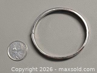 MaxSold Auction: 925 Silver Bangle Bracelet with Mother of Pearl Inlaid Marked  - Toronto (Ontario, Canada) PARTNER MANAGED Reseller Online Auction - Queen Street West