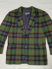 MaxSold Auction: Boss Hugo Boss Easy Line 100% Wool Plaid Sport Coat Blazer - Toronto (Ontario, Canada) PARTNER MANAGED Reseller Online Auction - Queen Street West