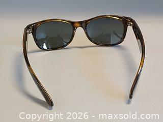 MaxSold Auction: Ray Ban Wayfarer Classic Sunglasses RB2132 - Toronto (Ontario, Canada) PARTNER MANAGED Reseller Online Auction - Queen Street West