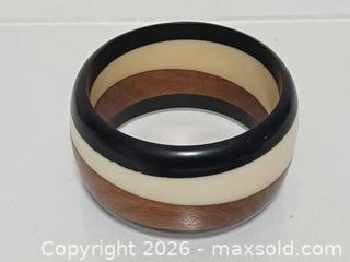 MaxSold Auction: Vintage Retro Wood Resin Stripes Bangle Bracelet  - Toronto (Ontario, Canada) PARTNER MANAGED Reseller Online Auction - Queen Street West