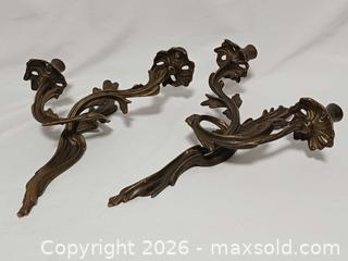MaxSold Auction: Vintage Rococo Style Leaf Motif Brass Wall Sconces Made In Italy - Toronto (Ontario, Canada) PARTNER MANAGED Reseller Online Auction - Queen Street West