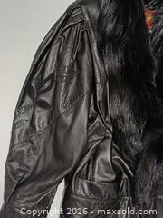 MaxSold Auction: Vintage Sharp Fashion 90s Women's Fur Collar Leather Trench Coat Size M  - Toronto (Ontario, Canada) PARTNER MANAGED Reseller Online Auction - Queen Street West