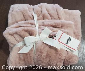 MaxSold Auction: (L9-50)  NEW- INDIGO FAUX FUR THROW - PINK - East Gwillimbury (Ontario, Canada) PARTNER MANAGED Estate Sale Online Auction - Old Field Crescent                 