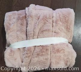 MaxSold Auction: (L9-50)  NEW- INDIGO FAUX FUR THROW - PINK - East Gwillimbury (Ontario, Canada) PARTNER MANAGED Estate Sale Online Auction - Old Field Crescent                 