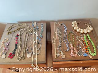 MaxSold Auction: Mixed Jewelry Lot – Faux Pearls, Beaded, Pendants & Chains - Greater Sudbury (Ontario, Canada) PARTNER MANAGED Estate Sale Online Auction -  Pebble Hill Place