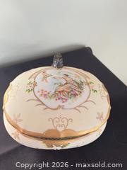 MaxSold Auction: Porcelain Vanity/Dresser Box with Gold Gilt Accents - Greater Sudbury (Ontario, Canada) PARTNER MANAGED Estate Sale Online Auction -  Pebble Hill Place