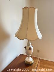 MaxSold Auction: Vintage Porcelain Floral Applique Table Lamp with Scalloped Shade - Greater Sudbury (Ontario, Canada) PARTNER MANAGED Estate Sale Online Auction -  Pebble Hill Place