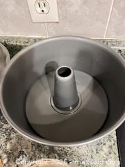 MaxSold Auction: Vintage Tins/ Bundt Pan/ metal Container/ Metal Tea pot  - Greater Sudbury (Ontario, Canada) PARTNER MANAGED Estate Sale Online Auction -  Pebble Hill Place