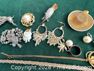 MaxSold Auction: Lot of Costume Jewelry & Brooches  - Livermore (California, USA) SELLER MANAGED Estate Sale Online Auction - Hansen Road