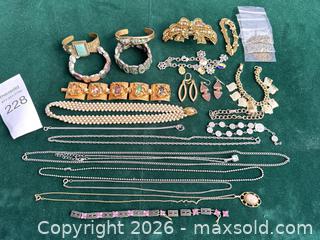 MaxSold Auction: Lot of Fashion Jewelery - Bracelets Necklace Earrings + More  - Livermore (California, USA) SELLER MANAGED Estate Sale Online Auction - Hansen Road