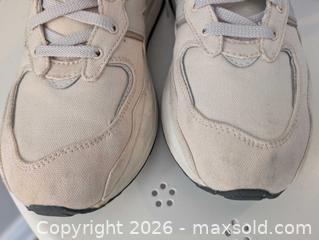 MaxSold Auction: Women's Shoe Lot - 2 pairs - Whitby (Ontario, Canada) SELLER MANAGED Commercial Liquidation Online Auction -  Thickson Road