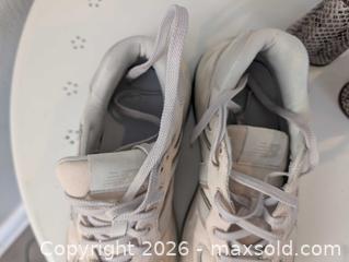 MaxSold Auction: Women's Shoe Lot - 2 pairs - Whitby (Ontario, Canada) SELLER MANAGED Commercial Liquidation Online Auction -  Thickson Road