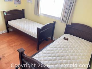 MaxSold Auction: Bunk Beds  - Kingston (Ontario, Canada) PARTNER MANAGED Downsizing Online Auction - Buckingham Court