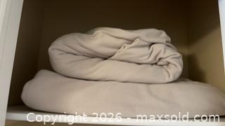 MaxSold Auction: Linen Lot  - Kingston (Ontario, Canada) PARTNER MANAGED Downsizing Online Auction - Buckingham Court