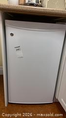 MaxSold Auction: Mini Bar Fridge - Kingston (Ontario, Canada) PARTNER MANAGED Downsizing Online Auction - Buckingham Court
