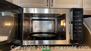 MaxSold Auction: Panasonic Microwave - Kingston (Ontario, Canada) PARTNER MANAGED Downsizing Online Auction - Buckingham Court