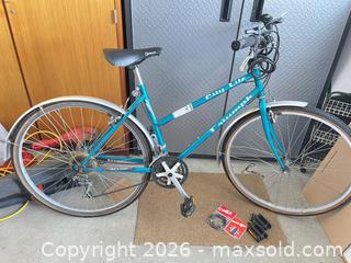 MaxSold Auction: Triumph Bicycle  - Kingston (Ontario, Canada) PARTNER MANAGED Downsizing Online Auction - Buckingham Court