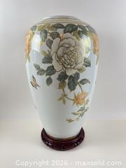 MaxSold Auction: A LOT OF 4 HUGE KAISER PORCELAIN VASES SOLD TOGETHER - Toronto (Ontario, Canada) PARTNER MANAGED Moving Online Auction - Brunswick Avenue