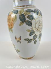 MaxSold Auction: A LOT OF 4 HUGE KAISER PORCELAIN VASES SOLD TOGETHER - Toronto (Ontario, Canada) PARTNER MANAGED Moving Online Auction - Brunswick Avenue