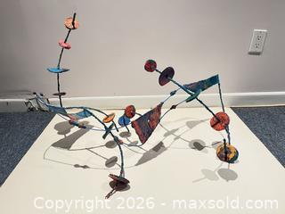 MaxSold Auction: ABSTRACT WIRE MIXED MEDIA HANGING SCULPTURE - Toronto (Ontario, Canada) PARTNER MANAGED Moving Online Auction - Brunswick Avenue