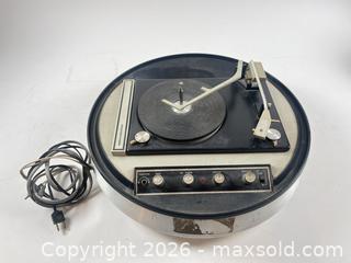 MaxSold Auction: COOL RETRO RECORD PLAYER - Toronto (Ontario, Canada) PARTNER MANAGED Moving Online Auction - Brunswick Avenue