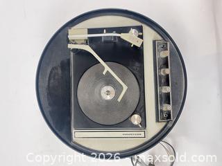 MaxSold Auction: COOL RETRO RECORD PLAYER - Toronto (Ontario, Canada) PARTNER MANAGED Moving Online Auction - Brunswick Avenue