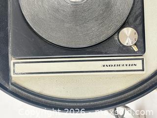 MaxSold Auction: COOL RETRO RECORD PLAYER - Toronto (Ontario, Canada) PARTNER MANAGED Moving Online Auction - Brunswick Avenue