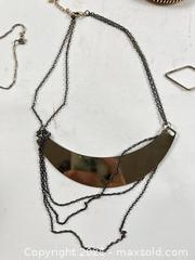 MaxSold Auction: COSTUME JEWELRY NECKLACE LOT WITH BOX DISCOVERY LOT - Toronto (Ontario, Canada) PARTNER MANAGED Moving Online Auction - Brunswick Avenue