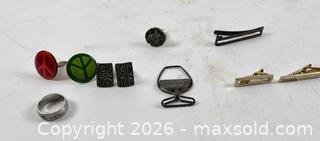 MaxSold Auction: [LOT OF 10] SMALL MEN'S JEWELRY CUFFLINKS, TIE CLIPS, AND RINGS - Toronto (Ontario, Canada) PARTNER MANAGED Moving Online Auction - Brunswick Avenue