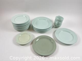 MaxSold Auction: [LOT OF 32] VINTAGE DINNERWARE AND CUTLERY - Toronto (Ontario, Canada) PARTNER MANAGED Moving Online Auction - Brunswick Avenue