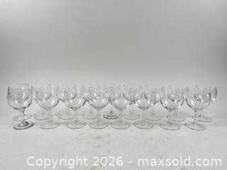 MaxSold Auction: [LOT OF 41] VINTAGE CLEAR GLASSWARE LOT - Toronto (Ontario, Canada) PARTNER MANAGED Moving Online Auction - Brunswick Avenue