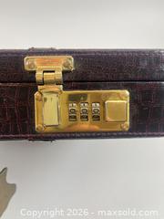 MaxSold Auction: [LOT OF 5] VINTAGE LEATHER FOLIO STYLE BRIEF CASES - Toronto (Ontario, Canada) PARTNER MANAGED Moving Online Auction - Brunswick Avenue