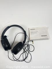 MaxSold Auction: [LOT OF 6] VINTAGE AUDIO HEADPHONE LOT AND DISCMAN PORTABLE CD PLAYER - Toronto (Ontario, Canada) PARTNER MANAGED Moving Online Auction - Brunswick Avenue