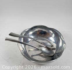 MaxSold Auction: MARIPOSA BRILLANTE SALAD SERVERS AND MATCHING BOWL - Toronto (Ontario, Canada) PARTNER MANAGED Moving Online Auction - Brunswick Avenue