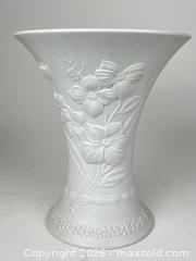 MaxSold Auction: VINTAGE AK KAISER GERMAN BISQUE PORCELAIN FLORAL VASE - Toronto (Ontario, Canada) PARTNER MANAGED Moving Online Auction - Brunswick Avenue