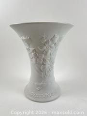 MaxSold Auction: VINTAGE AK KAISER GERMAN BISQUE PORCELAIN FLORAL VASE - Toronto (Ontario, Canada) PARTNER MANAGED Moving Online Auction - Brunswick Avenue