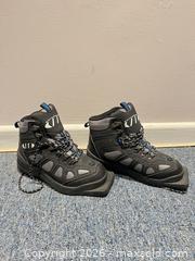 MaxSold Auction: WHITEWOODS WOMEN'S SKI BOOTS - Toronto (Ontario, Canada) PARTNER MANAGED Moving Online Auction - Brunswick Avenue